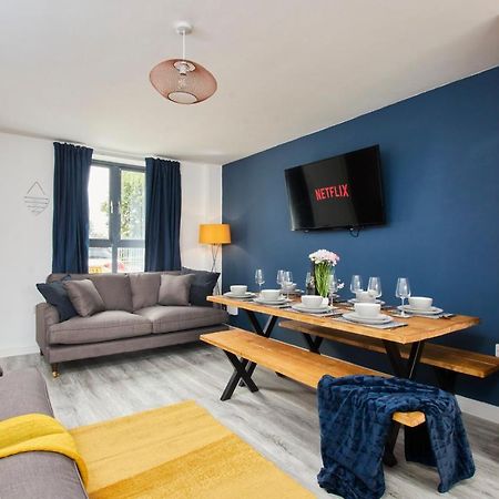Fabulous 5 Bed House W Parking Villa Manchester Bagian luar foto