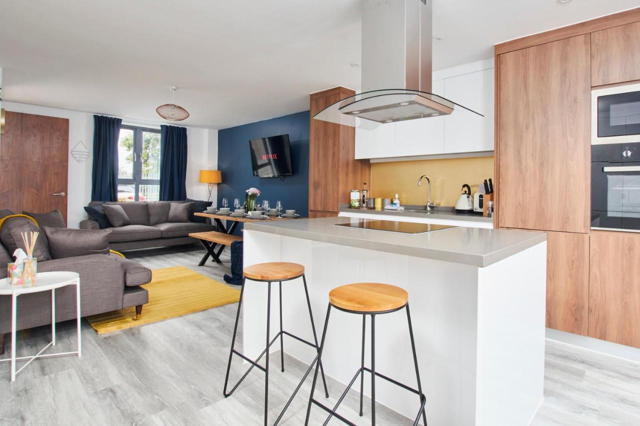 Fabulous 5 Bed House W Parking Villa Manchester Bagian luar foto