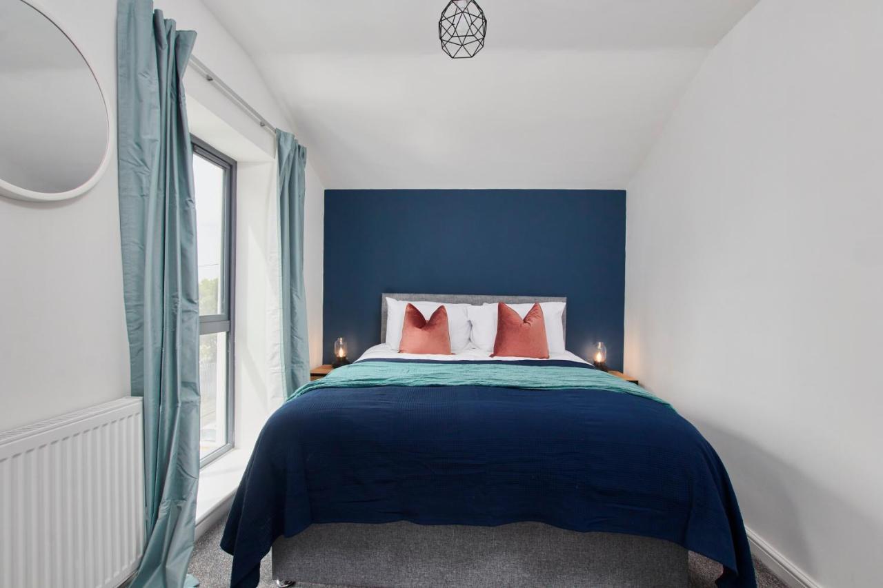 Fabulous 5 Bed House W Parking Villa Manchester Bagian luar foto